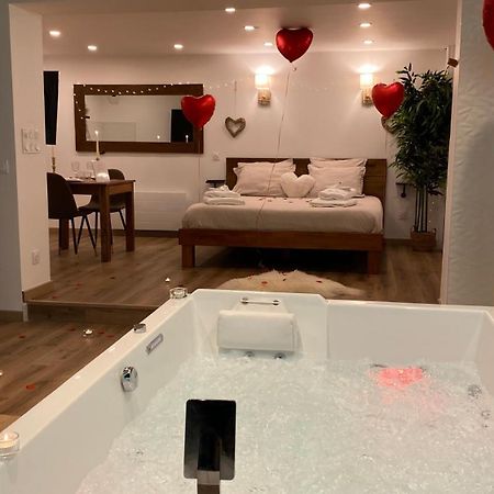 Love Room Unique - Sauna / Jacuzzi Шарлевиль-Мезьер Экстерьер фото