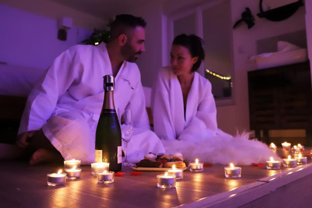Love Room Unique - Sauna / Jacuzzi Шарлевиль-Мезьер Экстерьер фото