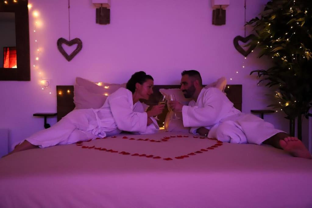 Love Room Unique - Sauna / Jacuzzi Шарлевиль-Мезьер Экстерьер фото