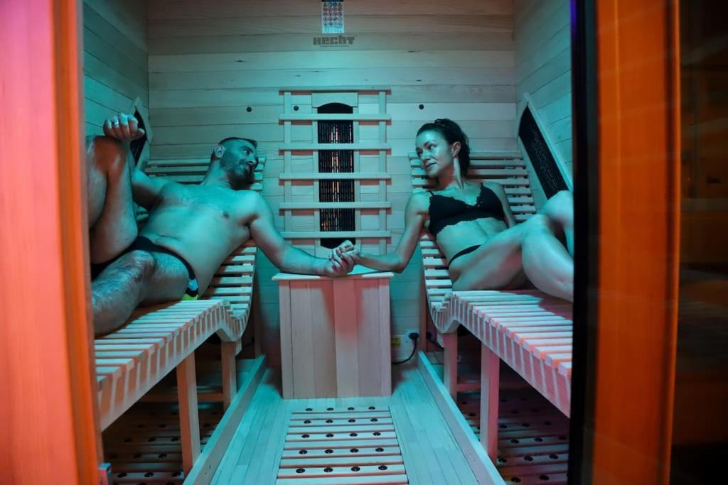 Love Room Unique - Sauna / Jacuzzi Шарлевиль-Мезьер Экстерьер фото