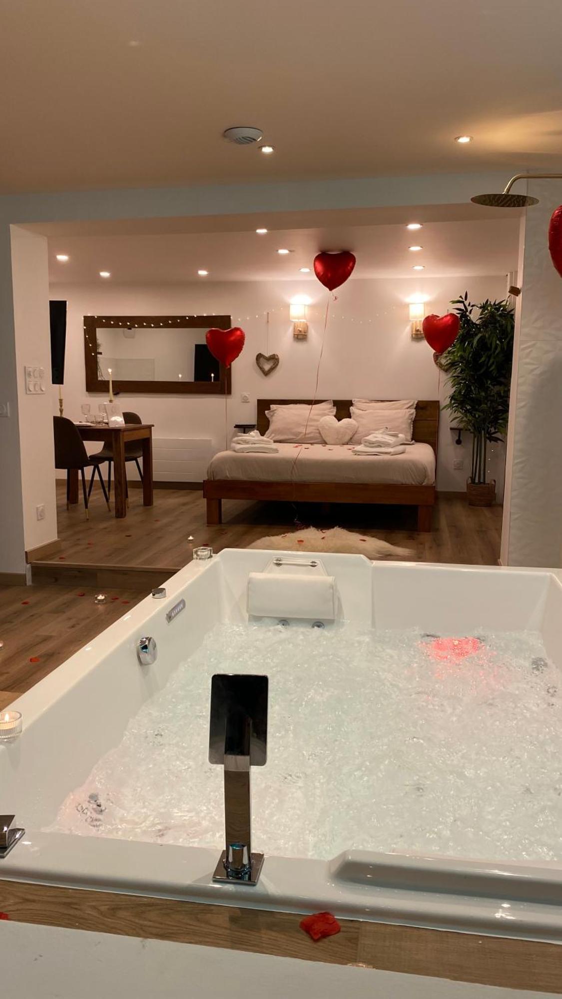 Love Room Unique - Sauna / Jacuzzi Шарлевиль-Мезьер Экстерьер фото