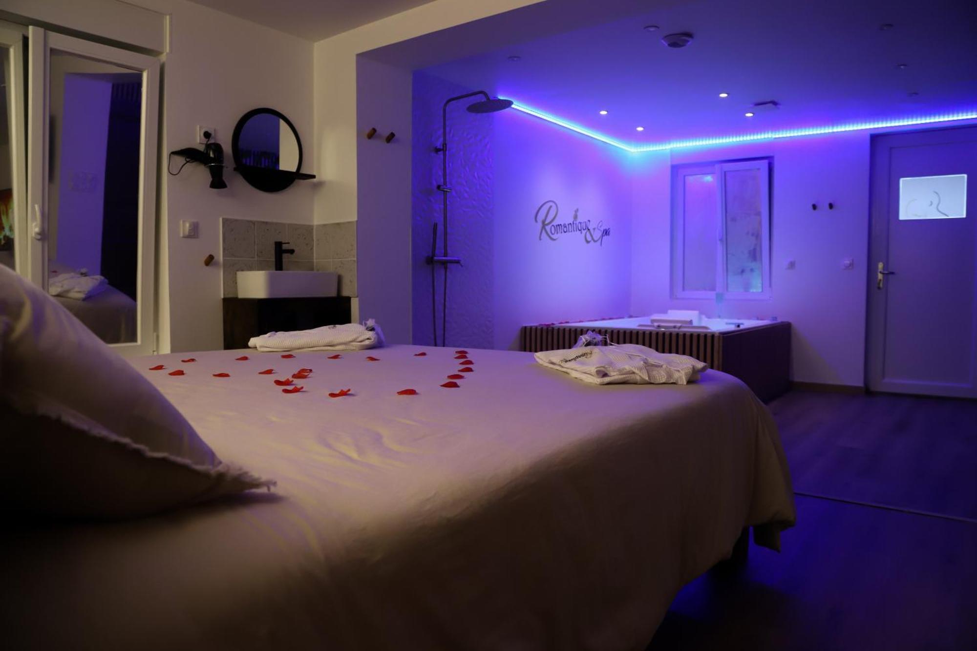 Love Room Unique - Sauna / Jacuzzi Шарлевиль-Мезьер Экстерьер фото